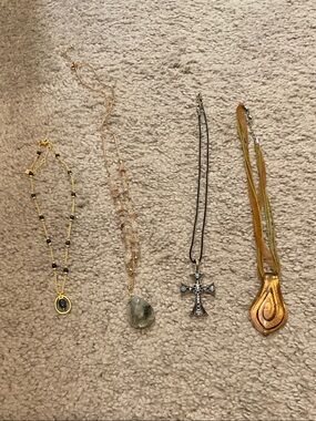 Gold and Black Beaded Pendant Necklace - Unbranded